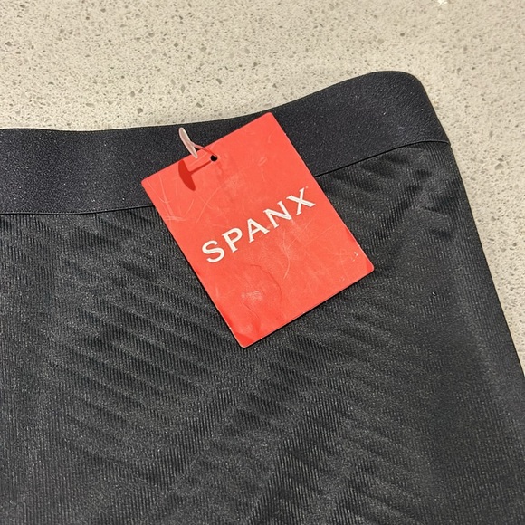 Spanx medium shapewear - Picture 2 of 4